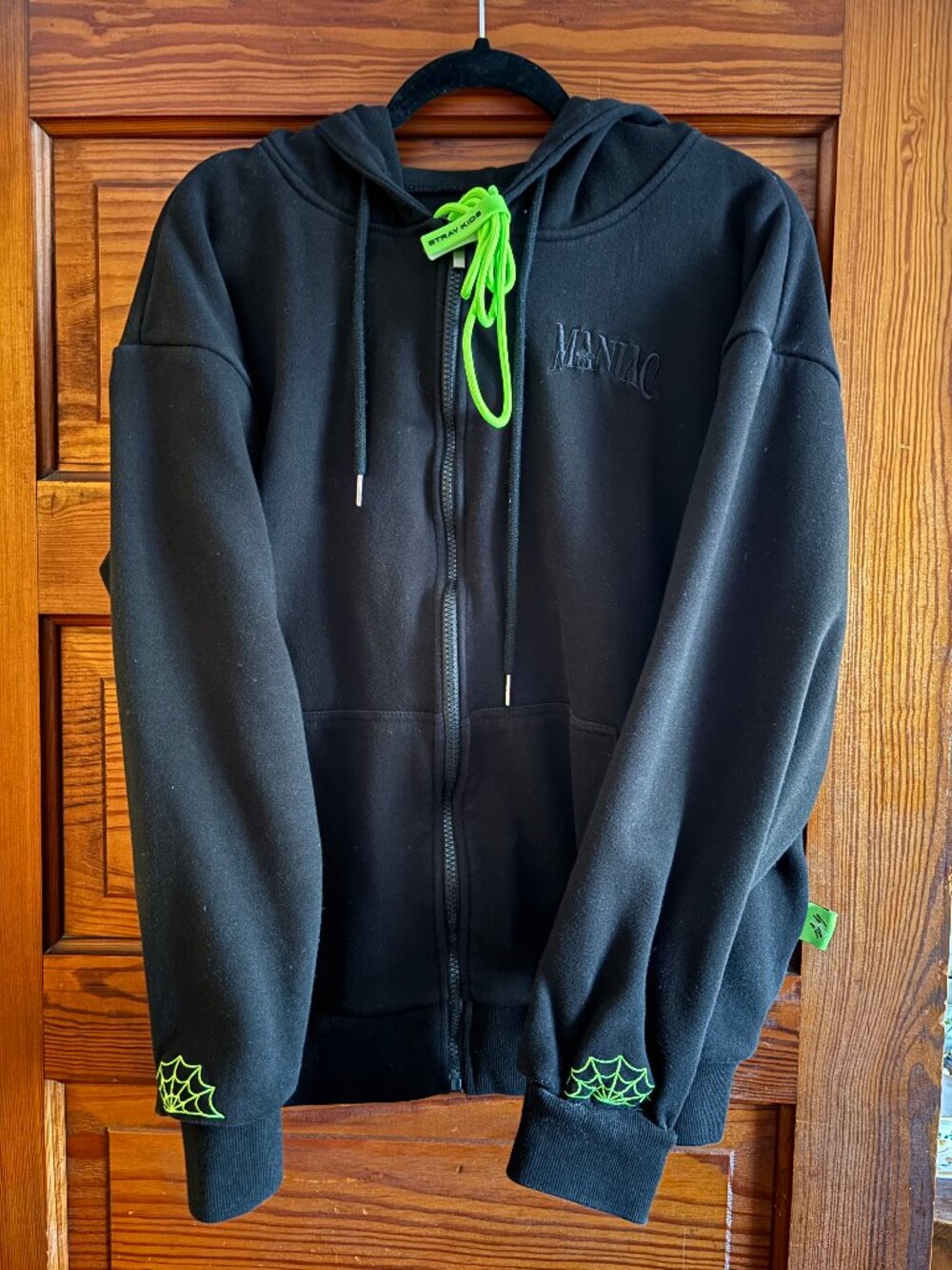 Stray Kids Official MANIAC 2nd Tour in Seoul zip-up hoodie, black, one size (L)